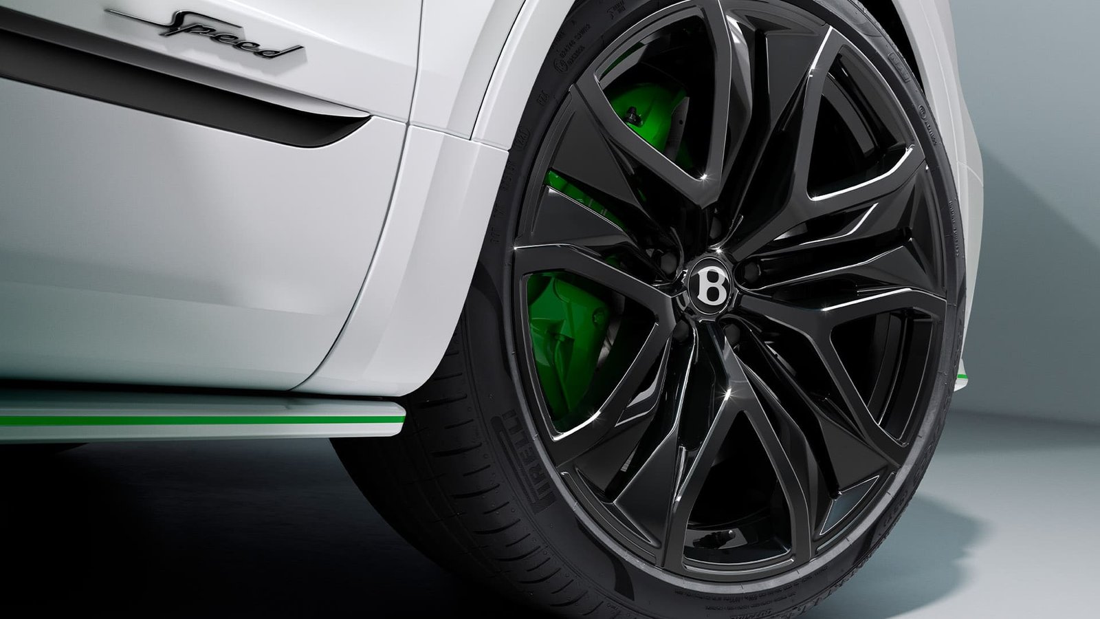 المنظر الجانبي لسيارة بنتلي بنتايجا 2025