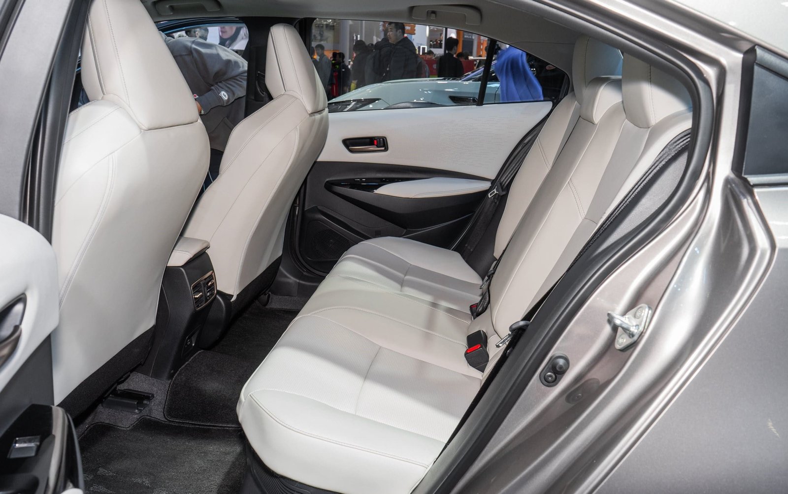 المقاعد الخلفية والمساحات في تويوتا كورولا الجديدة 2026