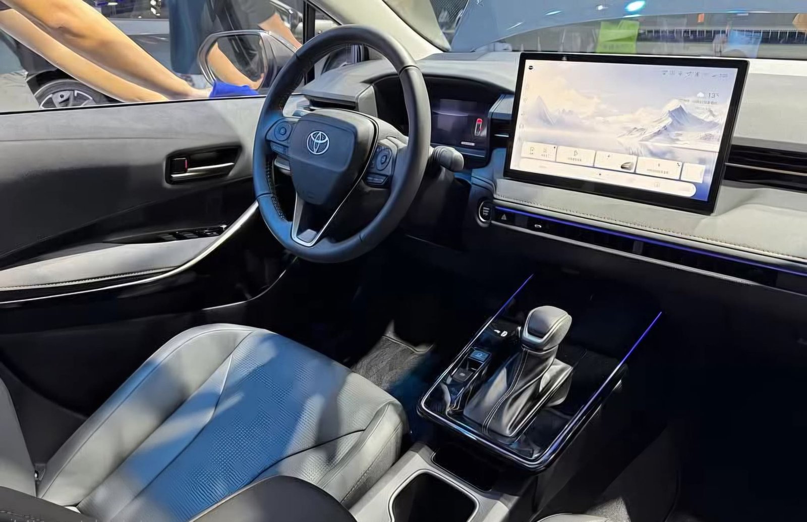 مقصورة تويوتا كورولا الجديدة 2026 - صورة عامة للداخلية بعد الإطلاق الرسمي