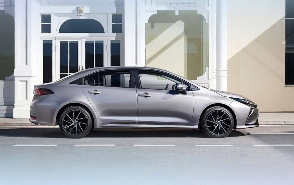 تويوتا كورولا الجديدة 2026 - شكل جانبي عام للسيدان