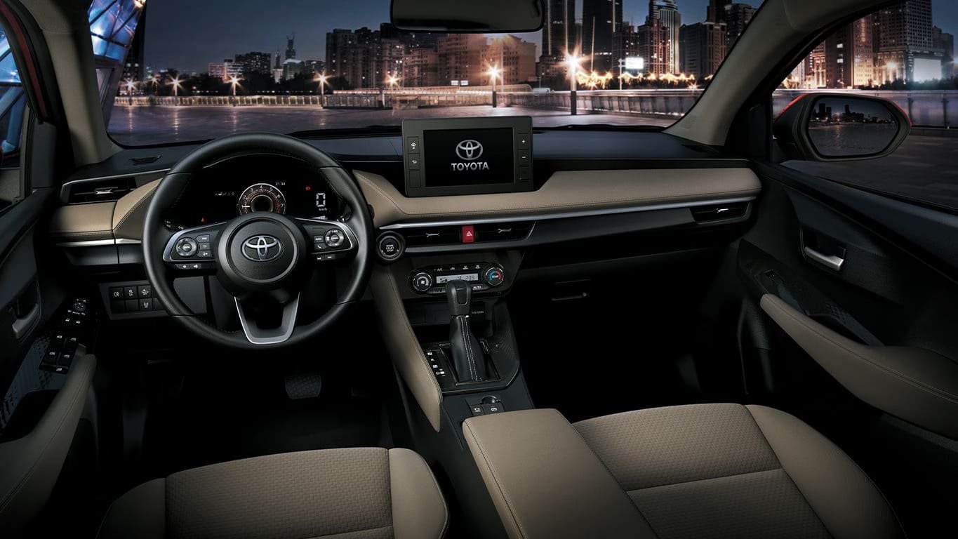 شاشة الترفيه ولوحة القيادة في تويوتا ياريس 2026