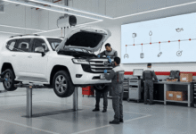 جدول صيانة لاندكروزر 2025 عند الوكيل - فحص وصيانة السيارة داخل مركز الخدمة المعتمد