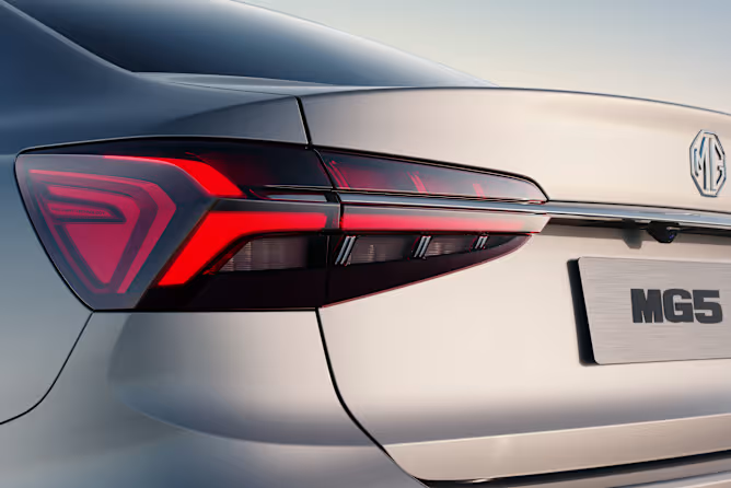 مصابيح LED خلفية في ام جي 5